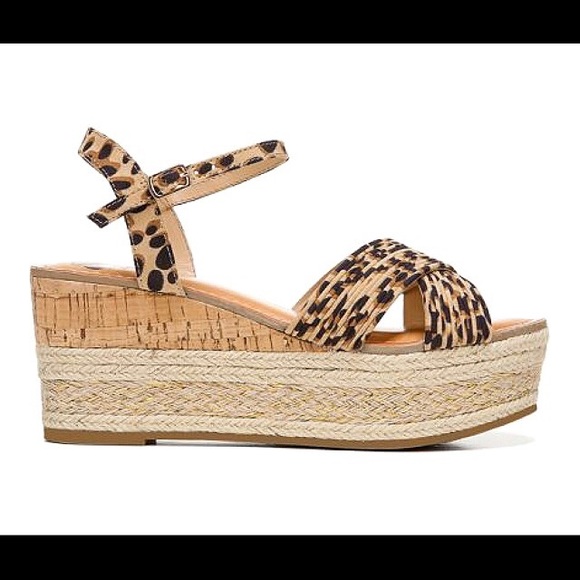 🆕 FERGALICIOUS LEOPARD PRINT WEDGED SANDALS! - Picture 1 of 11